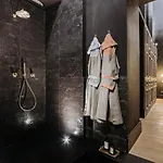 Paragon 700 Boutique & Ostuni