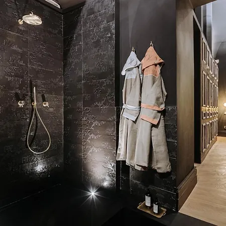 Paragon 700 Boutique & Ostuni