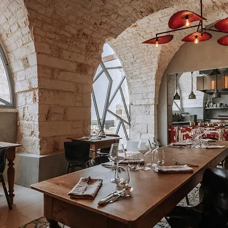 Paragon 700 Boutique &