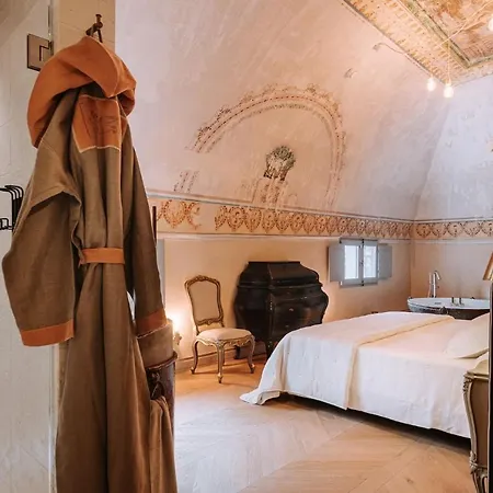 Paragon 700 Boutique & Hotel