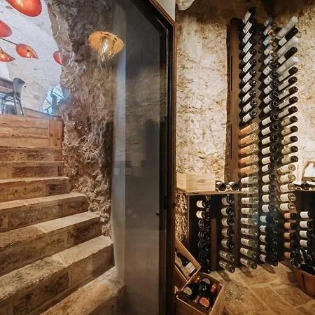 Paragon 700 Boutique & Ostuni