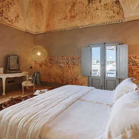 Paragon 700 Boutique & Ostuni