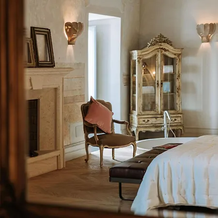 Paragon 700 Boutique &