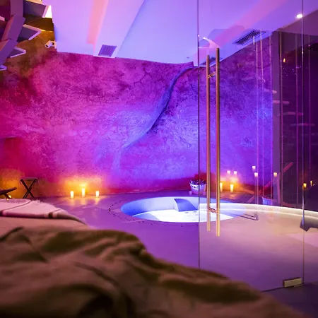 Paragon 700 Boutique &