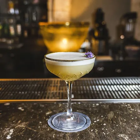 Paragon 700 Boutique & 5*