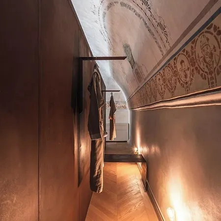 Paragon 700 Boutique & Ostuni