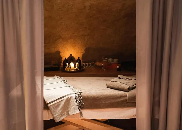 Paragon 700 Boutique & Hotel