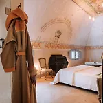 Paragon 700 Boutique & Hotel