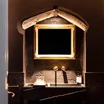 Paragon 700 Boutique & Hotel