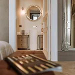 Paragon 700 Boutique & Hotel