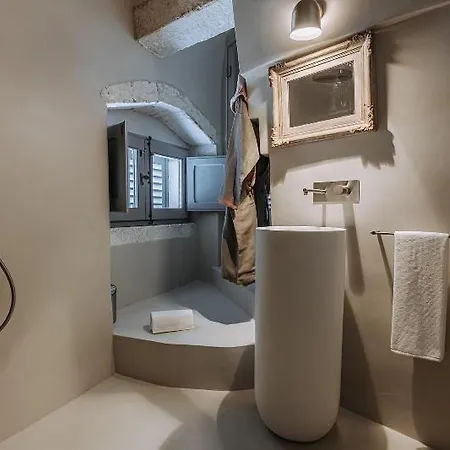 Paragon 700 Boutique & Ostuni