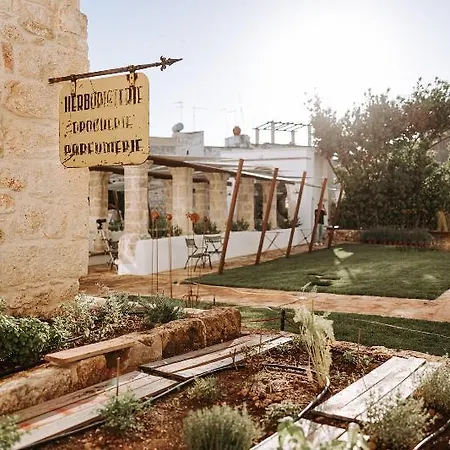 Paragon 700 Boutique & Ostuni