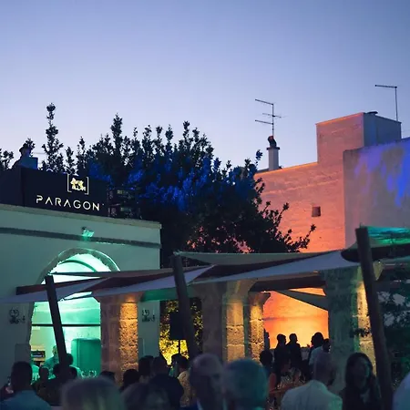 Paragon 700 Boutique & Hotel