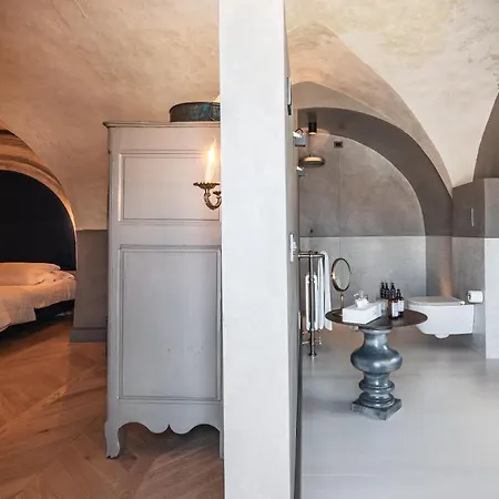 Paragon 700 Boutique & Ostuni