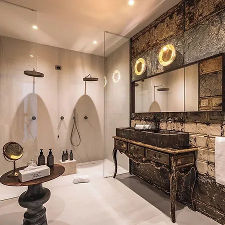 Ξενοδοχείο Paragon 700 Boutique & 5*
