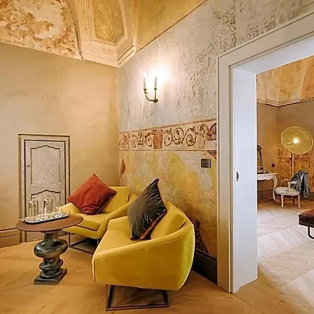 Paragon 700 Boutique & Ostuni