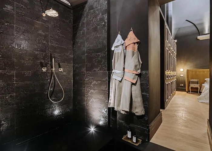 Paragon 700 Boutique & Ostuni