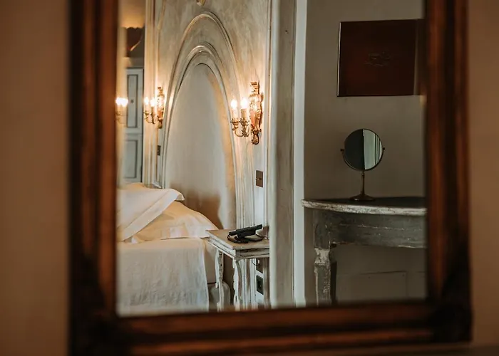 Paragon 700 Boutique &