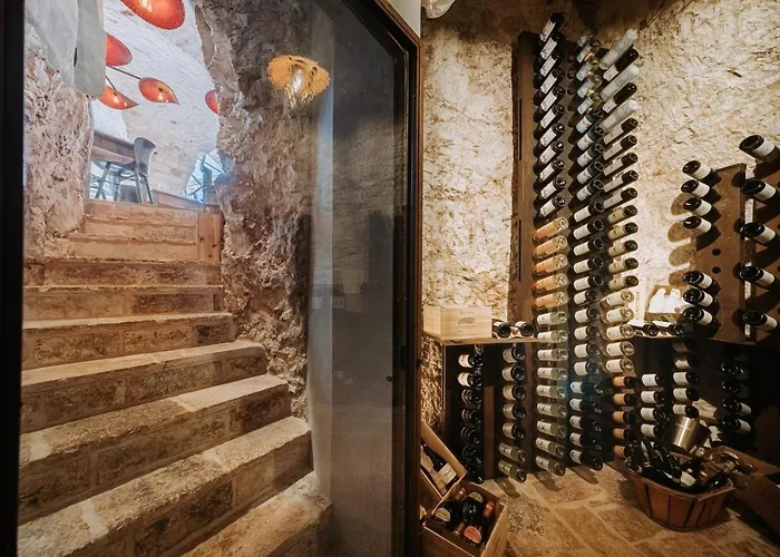 Paragon 700 Boutique & Ostuni