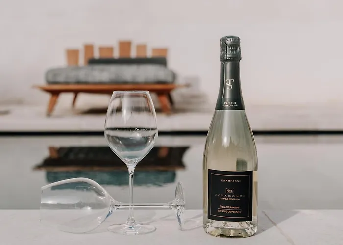 Paragon 700 Boutique &