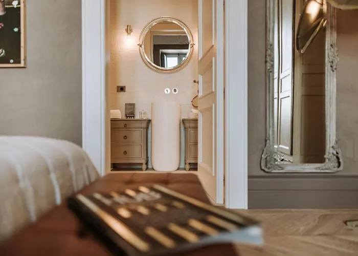 Paragon 700 Boutique & Hotel